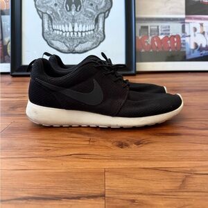 Nike Men's Black Roshe